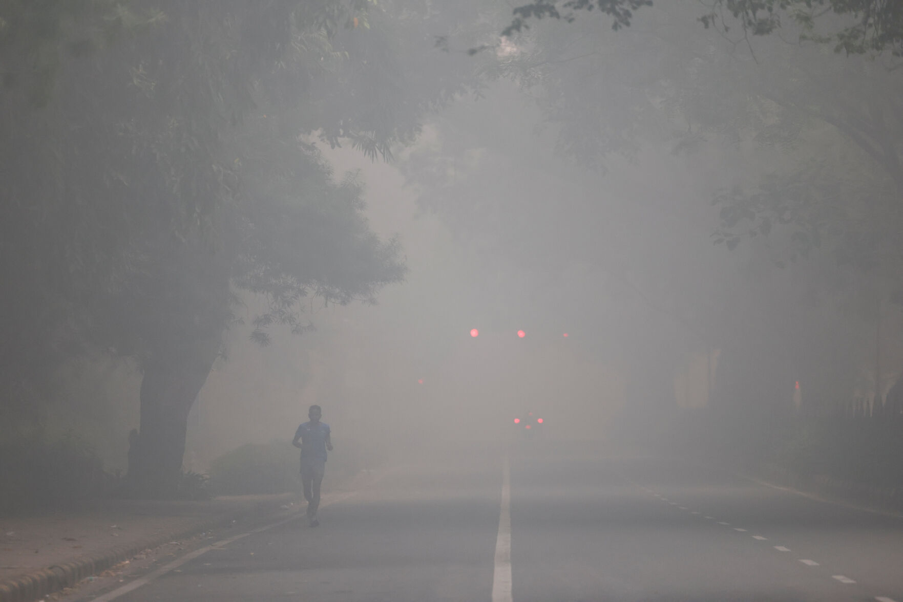 Thick, hazardous smog blankets New Delhi after Diwali fireworks